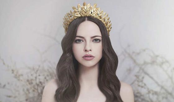 استراليات يستقبلن سباق كاس مالبورن العالمي بتيجان ملكية تليق بالخيول صورة رقم 1