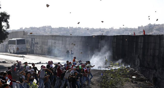 اسرائيل تواجه هبة الفلسطينيين بقرارات واجراءات تضيق عليهم صورة رقم 1