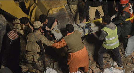 18 قتيلا ونجاة 99 من انهيار مصنع في باكستان صورة رقم 2 18 قتيلا ونجاة 99 من انهيار مصنع في باكستان صورة رقم 2