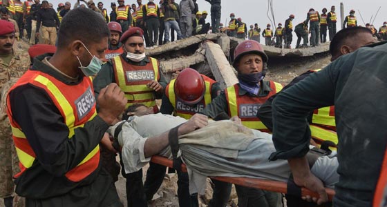 18 قتيلا ونجاة 99 من انهيار مصنع في باكستان صورة رقم 5 18 قتيلا ونجاة 99 من انهيار مصنع في باكستان صورة رقم 5