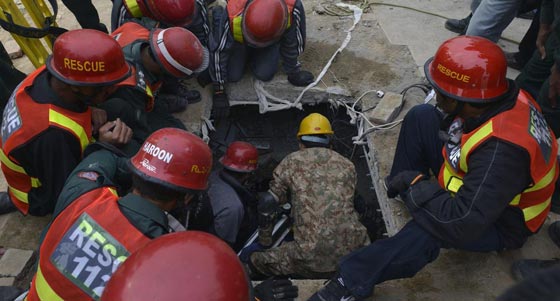 18 قتيلا ونجاة 99 من انهيار مصنع في باكستان صورة رقم 6 18 قتيلا ونجاة 99 من انهيار مصنع في باكستان صورة رقم 6