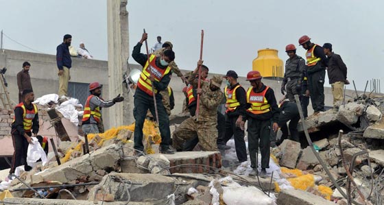 18 قتيلا ونجاة 99 من انهيار مصنع في باكستان صورة رقم 7 18 قتيلا ونجاة 99 من انهيار مصنع في باكستان صورة رقم 7