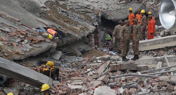 18 قتيلا ونجاة 99 من انهيار مصنع في باكستان صورة رقم 9 18 قتيلا ونجاة 99 من انهيار مصنع في باكستان صورة رقم 9