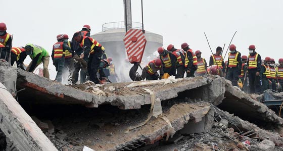 18 قتيلا ونجاة 99 من انهيار مصنع في باكستان صورة رقم 10 18 قتيلا ونجاة 99 من انهيار مصنع في باكستان صورة رقم 10