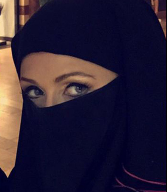  صور فنانات ونجمات عالميات ارتدين الحجاب لزيارة دول عربية  صورة رقم 4