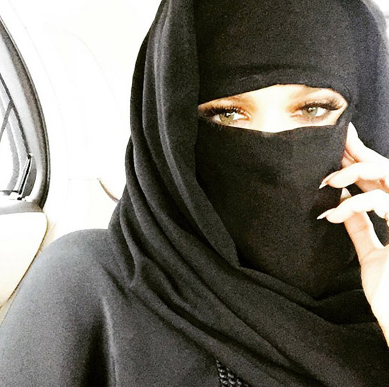  صور فنانات ونجمات عالميات ارتدين الحجاب لزيارة دول عربية  صورة رقم 7