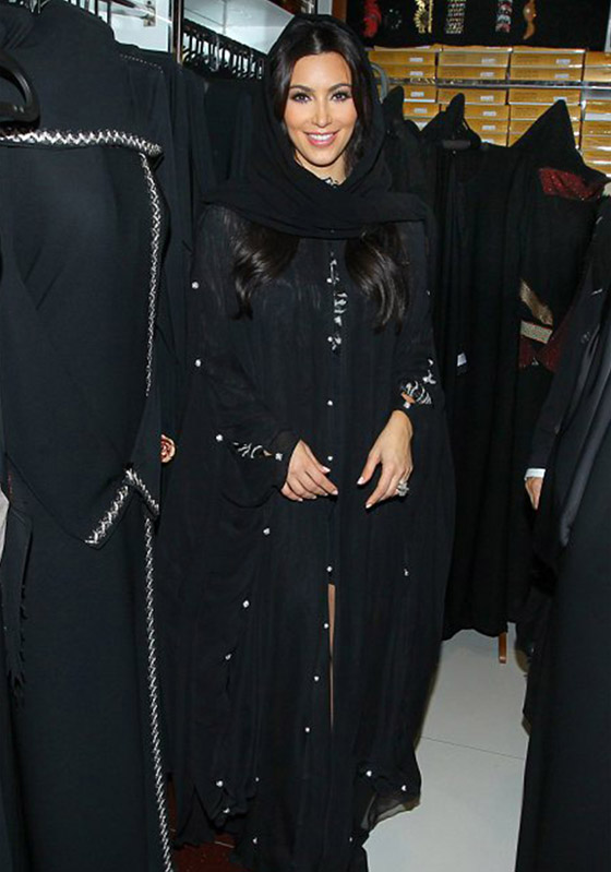  صور فنانات ونجمات عالميات ارتدين الحجاب لزيارة دول عربية  صورة رقم 9