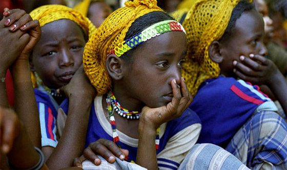 صور ختان الاناث في كينيا تثير الرعب والالم.. وتتحدى المنع!! صورة رقم 4