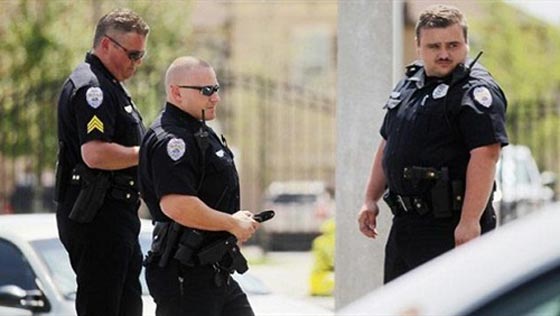 مُسنة تهرب من صندوق السيارة بعد اختطاف 3 مراهقين لها!! صورة رقم 2 مُسنة تهرب من صندوق السيارة بعد اختطاف 3 مراهقين لها!! صورة رقم 2