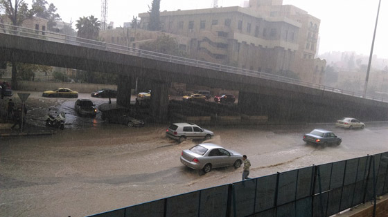 صور مرعبة.. فيضان في عمان وسقوط ضحايا غرقا صورة رقم 6