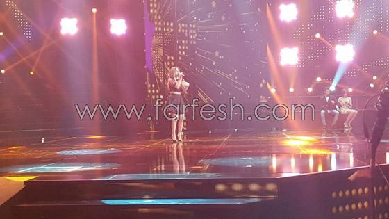 ستار اكاديمي 11: مابيل شديد تؤدي اغنيتها بوجود اهلها في المسرح صورة رقم 2