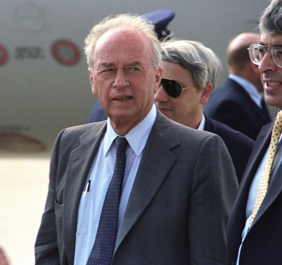 حارس رابين الشخصي رفض تصفية القاتل يجئال عمير لحظة الاغتيال صورة رقم 3