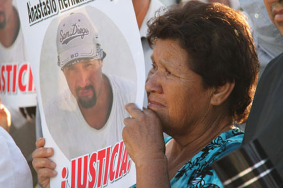  مقتل مكسيكي على الحدود مع امريكا يثير ازمة بين البلدين صورة رقم 3