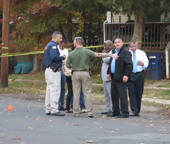 مقتل امريكي في حادث اطلاق نار من سيارة مارة في نيوجيرسي صورة رقم 3 مقتل امريكي في حادث اطلاق نار من سيارة مارة في نيوجيرسي صورة رقم 3