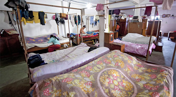 فيديو وصور: هندي متزوج من 39 امرأة ولديه 94 ولدا و 34 حفيدا يعيشون معا! صورة رقم 9 فيديو وصور: هندي متزوج من 39 امرأة ولديه 94 ولدا و 34 حفيدا يعيشون معا! صورة رقم 9