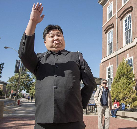 هل يعقل!! ماذا يفعل كيم جونغ اون عدو امريكا في شيكاغو؟ صورة رقم 2