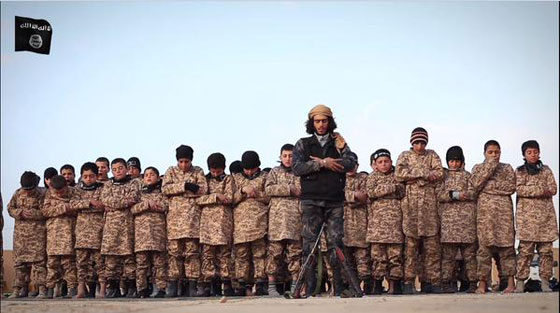 من اعماق الجحيم.. داعش درب اطفالا ايزيدين على التصويب نحو آبائهم!! صورة رقم 6