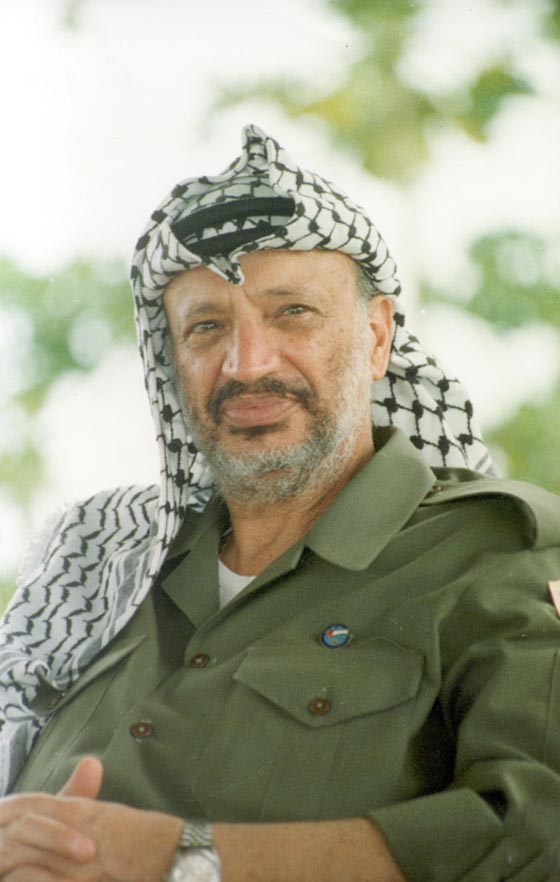 في الذكرى الـ 11 لوفاته.. ياسر عرفات يكشف عن قاتله  صورة رقم 2