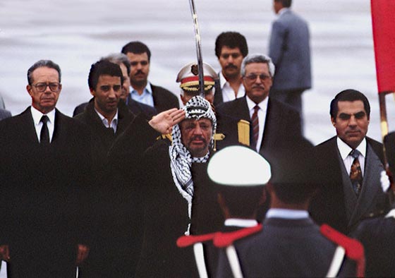 في الذكرى الـ 11 لوفاته.. ياسر عرفات يكشف عن قاتله  صورة رقم 11