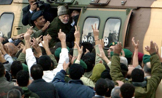 في الذكرى الـ 11 لوفاته.. ياسر عرفات يكشف عن قاتله  صورة رقم 6