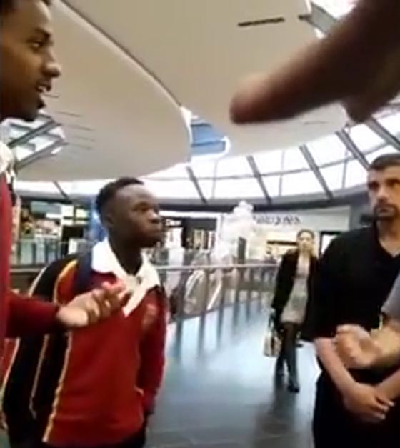 استراليا: طرد مراهقين سود من احد متاجر ابل يثير ضجة عالمية صورة رقم 2