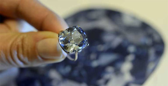 ماسة القمر الازرق الصغيرة تباع باكبر مبلغ في تاريخ المزادات.. 48 مليون دولار!! صورة رقم 4