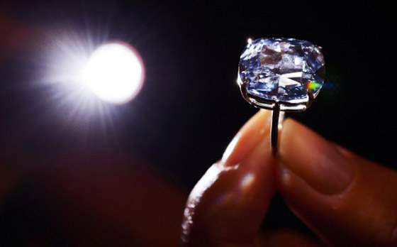 ماسة القمر الازرق الصغيرة تباع باكبر مبلغ في تاريخ المزادات.. 48 مليون دولار!! صورة رقم 3