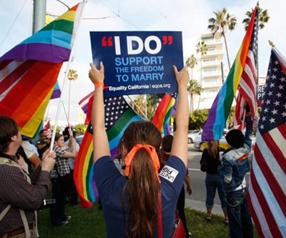 اوباما اول رئيس امريكي تظهر صورته على غلاف مجلة للمثليين!! صورة رقم 3