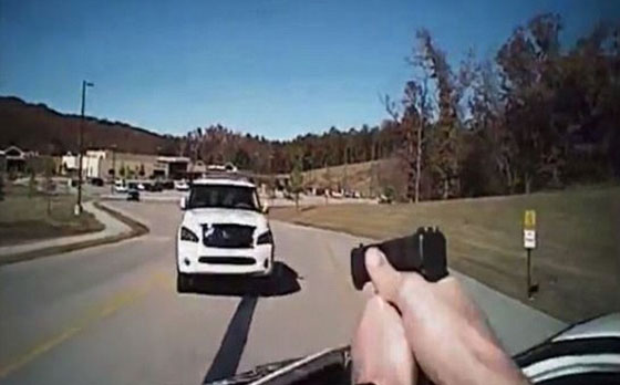 اوكلاهوما: امراة تقود سيارة مسروقة ترفض التوقف وتصطدم بشرطي صورة رقم 3