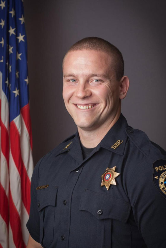 اوكلاهوما: امراة تقود سيارة مسروقة ترفض التوقف وتصطدم بشرطي صورة رقم 2