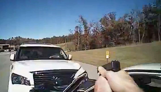 اوكلاهوما: امراة تقود سيارة مسروقة ترفض التوقف وتصطدم بشرطي صورة رقم 8