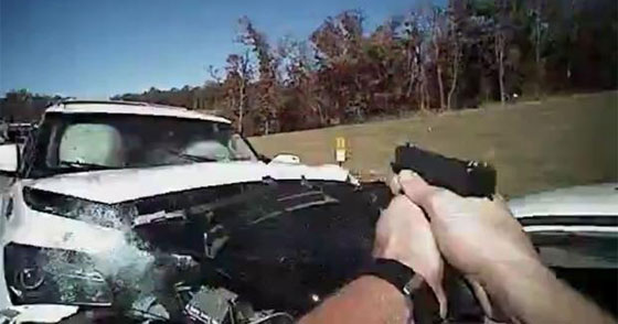 اوكلاهوما: امراة تقود سيارة مسروقة ترفض التوقف وتصطدم بشرطي صورة رقم 9