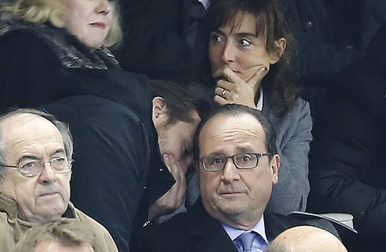 صور الرئيس الفرنسي خلال تلقيه نبأ الهجمات في باريس صورة رقم 4