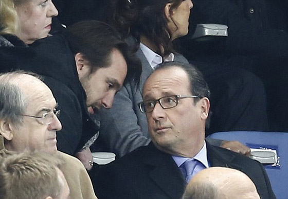 صور الرئيس الفرنسي خلال تلقيه نبأ الهجمات في باريس صورة رقم 3