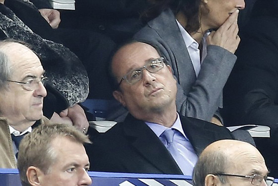 صور الرئيس الفرنسي خلال تلقيه نبأ الهجمات في باريس صورة رقم 5