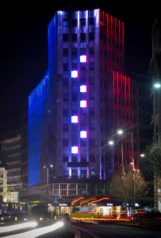 العالم يتضامن مع باريس باضاءته لاشهر مبانيه بالوان العلم الفرنسي صورة رقم 25