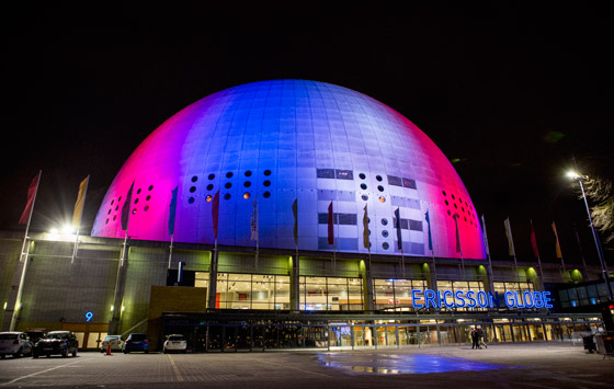 العالم يتضامن مع باريس باضاءته لاشهر مبانيه بالوان العلم الفرنسي صورة رقم 31