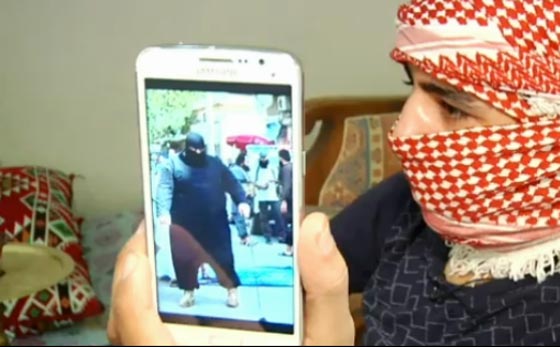  البلدوزر يقطع يد وقدم شاب سوري لانه قال لا لداعش.. شاهد صورة رقم 2