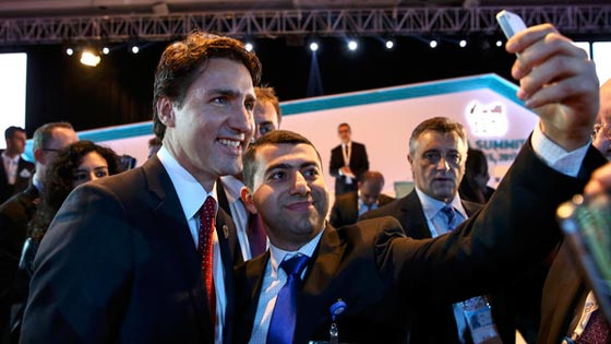  صور السيلفي تلاحق رئيس وزراء كندا الوسيم في قمة العشرين صورة رقم 1