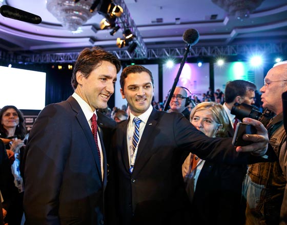  صور السيلفي تلاحق رئيس وزراء كندا الوسيم في قمة العشرين صورة رقم 2