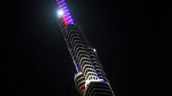 دبي تضيء اعلى ابراجها خليفة والعرب بالوان العلم الفرنسي صورة رقم 2 دبي تضيء اعلى ابراجها خليفة والعرب بالوان العلم الفرنسي صورة رقم 2