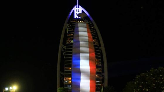 دبي تضيء اعلى ابراجها خليفة والعرب بالوان العلم الفرنسي صورة رقم 5 دبي تضيء اعلى ابراجها خليفة والعرب بالوان العلم الفرنسي صورة رقم 5