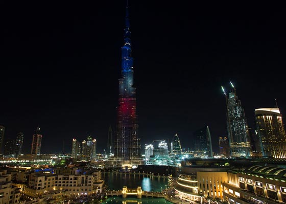 دبي تضيء اعلى ابراجها خليفة والعرب بالوان العلم الفرنسي صورة رقم 1 دبي تضيء اعلى ابراجها خليفة والعرب بالوان العلم الفرنسي صورة رقم 1