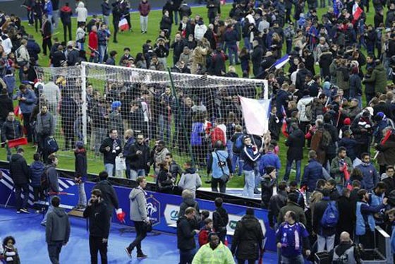 عربي مسلم انقذ فرنسا من كارثه حين منع احد منفذي التفجير من دخول الملعب صورة رقم 1 عربي مسلم انقذ فرنسا من كارثه حين منع احد منفذي التفجير من دخول الملعب صورة رقم 1