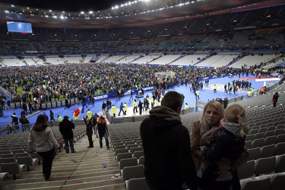 عربي مسلم انقذ فرنسا من كارثه حين منع احد منفذي التفجير من دخول الملعب صورة رقم 7 عربي مسلم انقذ فرنسا من كارثه حين منع احد منفذي التفجير من دخول الملعب صورة رقم 7
