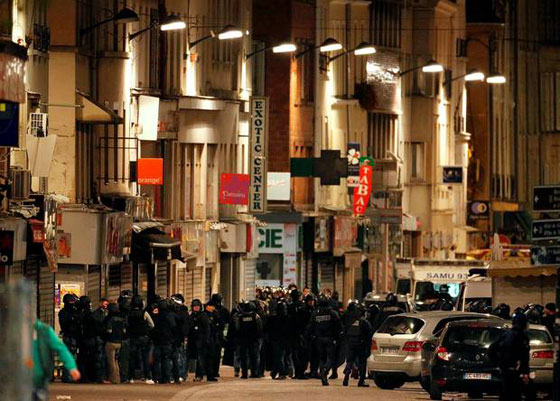 تبادل اطلاق نار كثيف بين الشرطة الفرنسية والعقل المدبر لهجمات باريس صورة رقم 2 تبادل اطلاق نار كثيف بين الشرطة الفرنسية والعقل المدبر لهجمات باريس صورة رقم 2