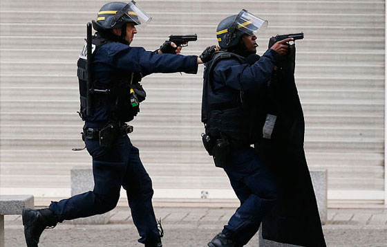 تبادل اطلاق نار كثيف بين الشرطة الفرنسية والعقل المدبر لهجمات باريس صورة رقم 9 تبادل اطلاق نار كثيف بين الشرطة الفرنسية والعقل المدبر لهجمات باريس صورة رقم 9