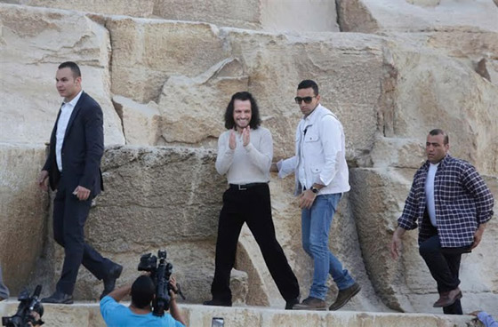   صور مشاهير زاروا الاهرامات من بينهم الاميرة ديانا، شاكيرا، ميسي، اوباما وبيونسيه صورة رقم 15