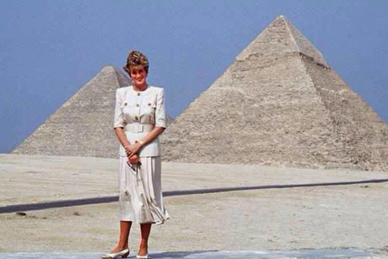  صور مشاهير زاروا الاهرامات من بينهم الاميرة ديانا، شاكيرا، ميسي، اوباما وبيونسيه صورة رقم 2