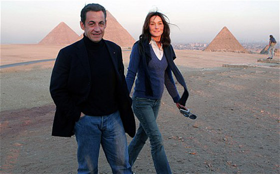   صور مشاهير زاروا الاهرامات من بينهم الاميرة ديانا، شاكيرا، ميسي، اوباما وبيونسيه صورة رقم 5